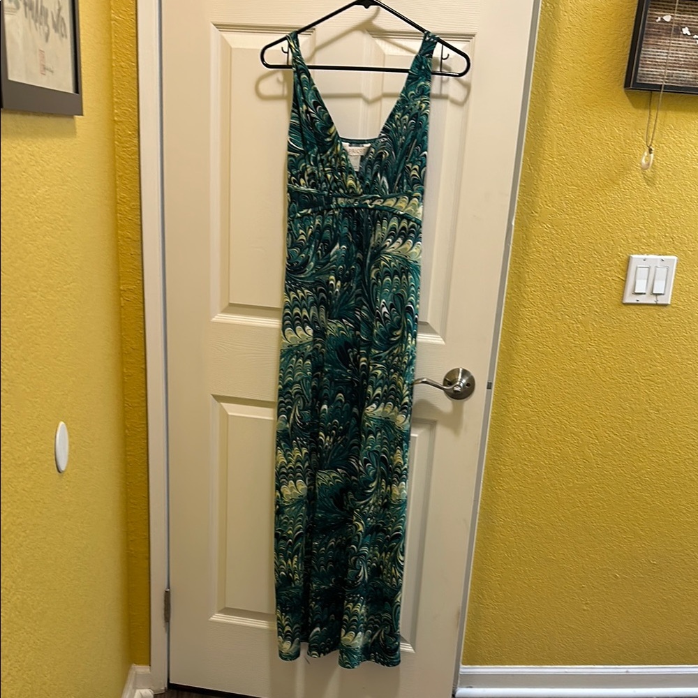 APRICOT Green and Yellow Sleeveless V-Neck Maxi Dress
